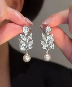 Lightweight Zircon Leaf-Shaped Earrings for Women, High-End Pearl Accents, 2025 Trendy Versatile Fashion Accessories