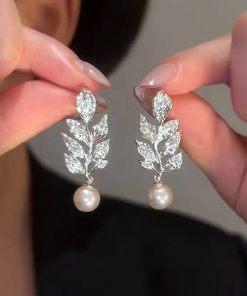 Lightweight Zircon Leaf-Shaped Earrings for Women, High-End Pearl Accents, 2025 Trendy Versatile Fashion Accessories