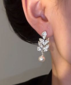 Lightweight Zircon Leaf-Shaped Earrings for Women, High-End Pearl Accents, 2025 Trendy Versatile Fashion Accessories