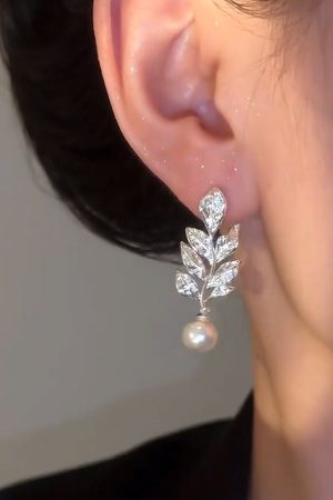 Lightweight Zircon Leaf-Shaped Earrings for Women, High-End Pearl Accents, 2025 Trendy Versatile Fashion Accessories