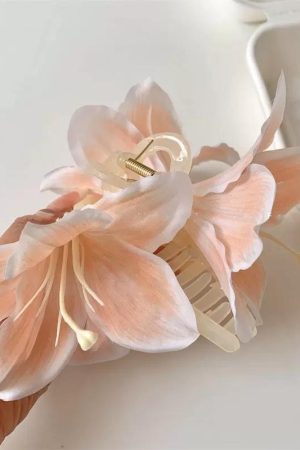 Lily Flower Hair Clip - Luxurious Shark Clip Headwear for Sweet Temperament, Vacation Style, Perfect for Photo Shoots