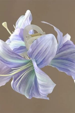 Lily Flower Hair Clip - Luxurious Shark Clip Headwear for Sweet Temperament, Vacation Style, Perfect for Photo Shoots