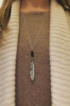 Long Arrow Pendant Necklace for Women - Fashionable Volcanic Stone Jewelry, Versatile European and American Style Accessories