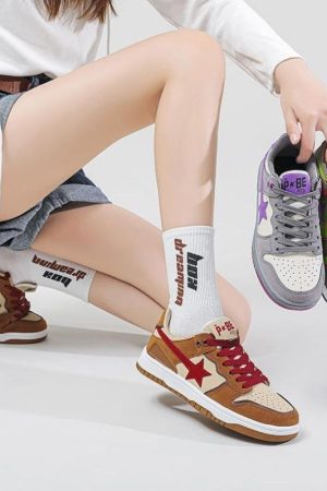 Looks Minimalistas, Trajes Femininos - Star Embroidered Multicolor Sneakers