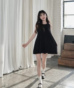 Loose and Slimming Pleated Doll Skirt Dress in Ice Silk Knit - Stylish Sleeveless Design for 90s and Y2K Fashion Lovers