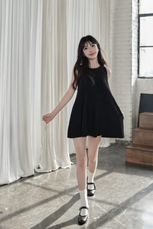 Loose and Slimming Pleated Doll Skirt Dress in Ice Silk Knit - Stylish Sleeveless Design for 90s and Y2K Fashion Lovers
