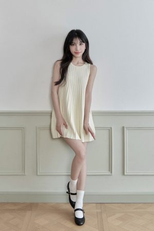 Loose and Slimming Pleated Doll Skirt Dress in Ice Silk Knit - Stylish Sleeveless Design for 90s and Y2K Fashion Lovers
