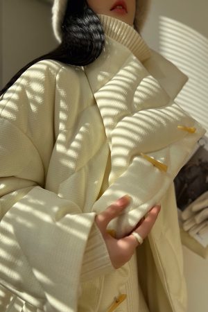 Loose Mid-Length 90s White Duck Down Puffer Jacket with Toggle Button - Stylish Korean Style Outerwear for Ultimate Warmth and Comfort
