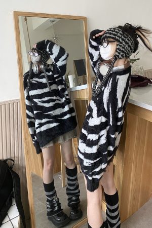 Loose Striped Wool Sweater for Women in Seahorse Design - Trendy Japanese and Korean Knitwear, Perfect for Y2K and 90s Style Fashion.