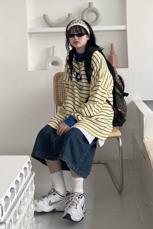 Loose Thick Striped Knitted Sweater with Embroidery - Round Neck, Unisex, Japanese and Korean Style, Autumn Winter Fashion
