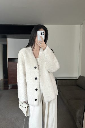 Loose Thick Wool Coat with Leather and Fur, Three-Button V-Neck, Practical Autumn & Winter Wear, Australian Wool