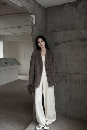 Loose Thick Wool Coat with Leather and Fur, Three-Button V-Neck, Practical Autumn & Winter Wear, Australian Wool