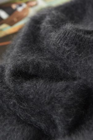 Luxurious Cashmere Fuzzy Sweater for Winter, Round Neck, Loose Fit, Cozy and Fluffy Style for a Relaxed Atmosphere