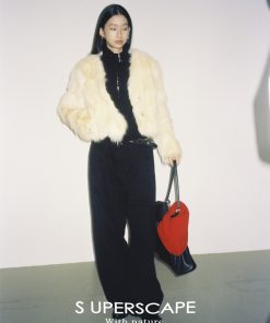 Luxurious Layered Fox Fur Coat with V-Neck - Fashionable Supercape for Chic Winter Style