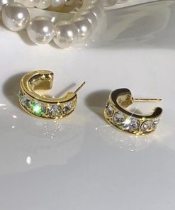 Luxury Exquisite Zircon Small Niche Design High-End 925 Pure Silver Needle Earrings for Elegant Fashion Statement