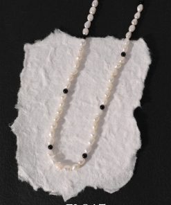 Luxury Freshwater Pearl Spacer Necklace with Black Agate and 925 Silver Clavicle Chain - Elegant Floating Design