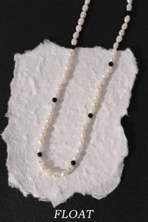 Luxury Freshwater Pearl Spacer Necklace with Black Agate and 925 Silver Clavicle Chain - Elegant Floating Design