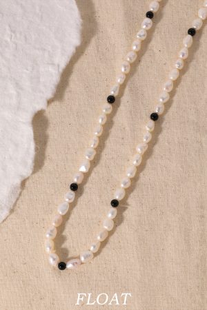 Luxury Freshwater Pearl Spacer Necklace with Black Agate and 925 Silver Clavicle Chain - Elegant Floating Design