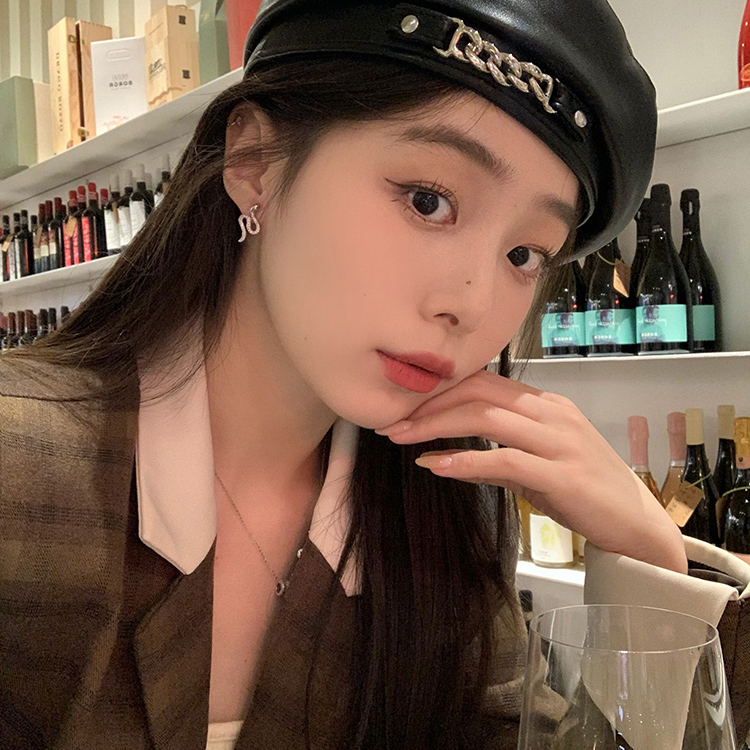 Luxury Snake-Shaped Earrings for Women - Unique and Trendy Statement Jewelry Luxury Snake-Shaped Earrings for Women - Unique and Trendy Statement Jewelry