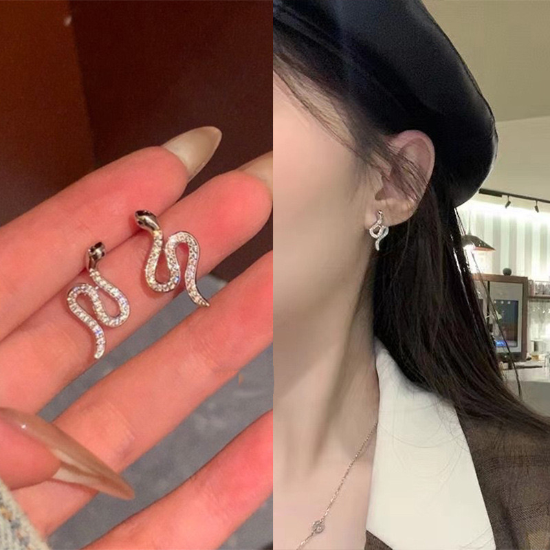 Luxury Snake-Shaped Earrings for Women - Unique and Trendy Statement Jewelry Luxury Snake-Shaped Earrings for Women - Unique and Trendy Statement Jewelry