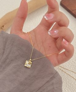 Luxury White Mother-of-Pearl Rose Flower Necklace, French Elegance Clavicle Chain, Gold Temperament Jewelry 2025