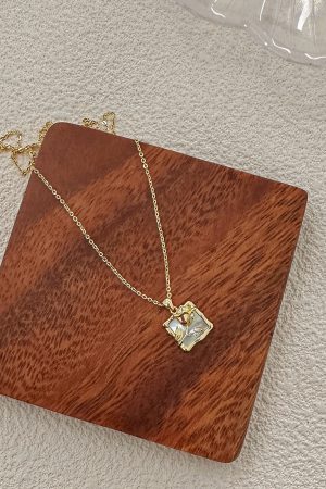 Luxury White Mother-of-Pearl Rose Flower Necklace, French Elegance Clavicle Chain, Gold Temperament Jewelry 2025