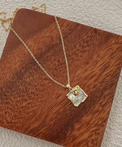 Luxury White Mother-of-Pearl Rose Flower Necklace, French Elegance Clavicle Chain, Gold Temperament Jewelry 2025