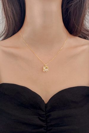 Luxury White Mother-of-Pearl Rose Flower Necklace, French Elegance Clavicle Chain, Gold Temperament Jewelry 2025