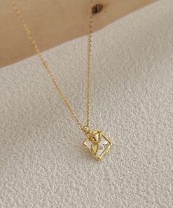 Luxury White Mother-of-Pearl Rose Flower Necklace, French Elegance Clavicle Chain, Gold Temperament Jewelry 2025