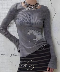 Mall Outfit Inspo, Korean College Outfits Casual - Y2K White Horse Ribbed Top