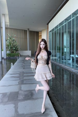 Medieval European Lace Trim Camisole and Skirt Set â€“ Elegant Vintage Style for a High-End Look