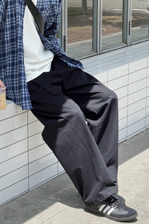 Men's American Retro Black Casual Pants - Cleanfit Straight Loose Long Trousers for Autumn and Winter Style