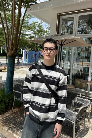 Men's Black and Gray Color-Block Striped Thin Sweatshirt - Minimalist Autumn Base Layer Top for 90s Style Casual Look