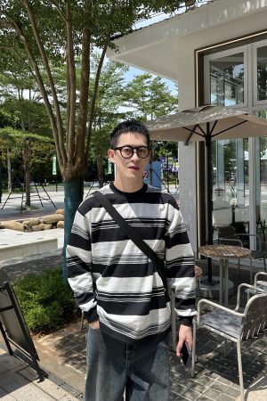 Men's Black and Gray Color-Block Striped Thin Sweatshirt - Minimalist Autumn Base Layer Top for 90s Style Casual Look