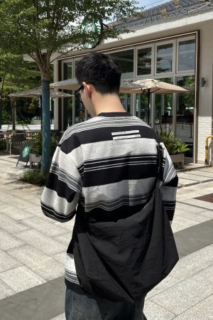 Men's Black and Gray Color-Block Striped Thin Sweatshirt - Minimalist Autumn Base Layer Top for 90s Style Casual Look