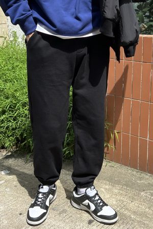 Men's Black Fleece-Lined Casual Sweatpants, Loose-Fitting Japanese-Style Thick Tapered Joggers for Autumn and Winter