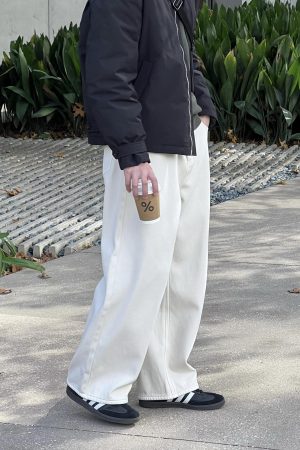 Men's Casual Fleece Thickened Jeans in Apricot - Loose Straight Leg Versatile Long Pants for Autumn and Winter Style