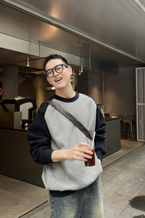Men's Color-Blocking Fleece Sweatshirt - Thickened Raglan Sleeve, Loose Fit, Round Neck, Trendy American Style for Autumn & Winter