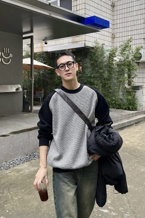 Men's Color-Blocking Fleece Sweatshirt - Thickened Raglan Sleeve, Loose Fit, Round Neck, Trendy American Style for Autumn & Winter