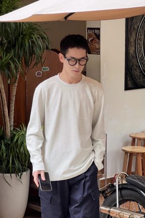 Men's Light Gray Long Sleeve T-Shirt - Casual Korean Style, Versatile Design for Autumn Fashion