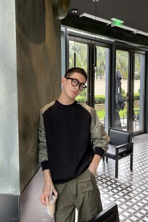 Men's Minimalist Japanese Style Color Block Pullover Sweatshirt - Loose Casual Round Neck Top for Autumn Winter Fashion