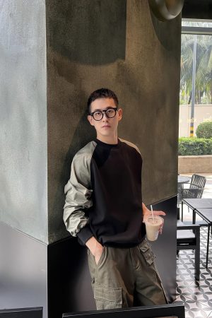 Men's Minimalist Japanese Style Color Block Pullover Sweatshirt - Loose Casual Round Neck Top for Autumn Winter Fashion