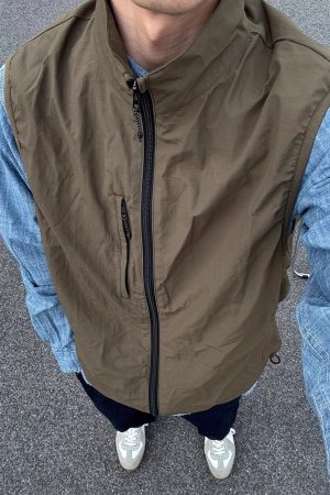 Men's Olive Green Windproof Vest - Functional Outdoor Sleeveless Jacket with Stand-Up Collar for Sports Climbing & Hiking