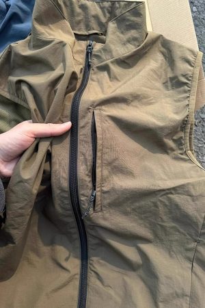 Men's Olive Green Windproof Vest - Functional Outdoor Sleeveless Jacket with Stand-Up Collar for Sports Climbing & Hiking