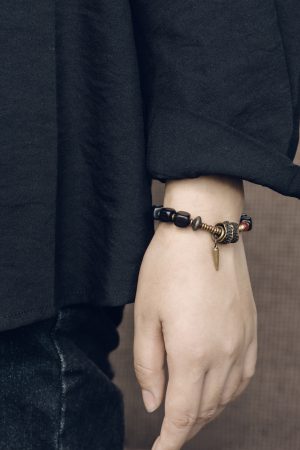 Men's Retro Ebony Bead Single Circle Bracelet - Trendy Niche Design for Couples, Unique Personality Accessory