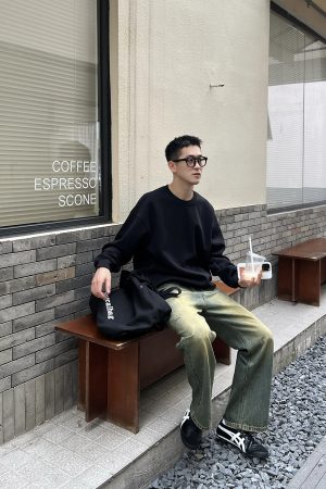 Men's Trendy Loose Casual Black Pullover Sweatshirt - Solid Color Round Neck Top for Autumn and Winter Fashion
