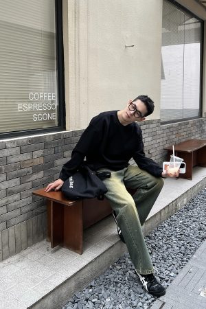 Men's Trendy Loose Casual Black Pullover Sweatshirt - Solid Color Round Neck Top for Autumn and Winter Fashion