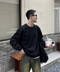 Men's Trendy Loose Casual Black Pullover Sweatshirt - Solid Color Round Neck Top for Autumn and Winter Fashion