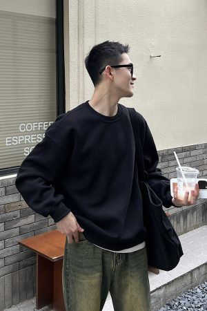 Men's Trendy Loose Casual Black Pullover Sweatshirt - Solid Color Round Neck Top for Autumn and Winter Fashion