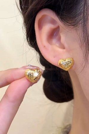 Metal Yellow Heart Stud Earrings for Women - Fashionable Versatile Commuting Accessories with Light Luxury High-End Appeal